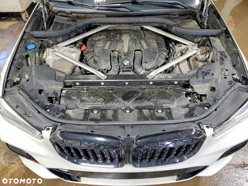 BMW X5 xDrive50i - 14
