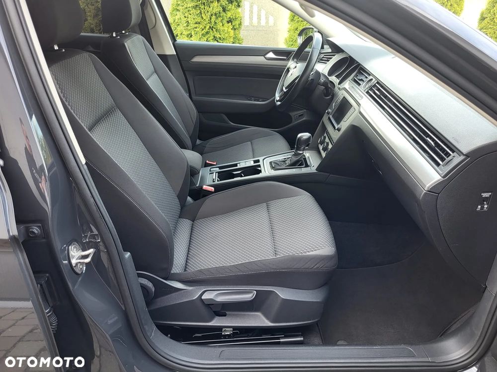 Volkswagen Passat 2.0 TDI SCR DSG Comfortline - 12