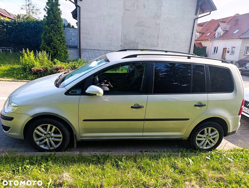 Volkswagen Touran - 4