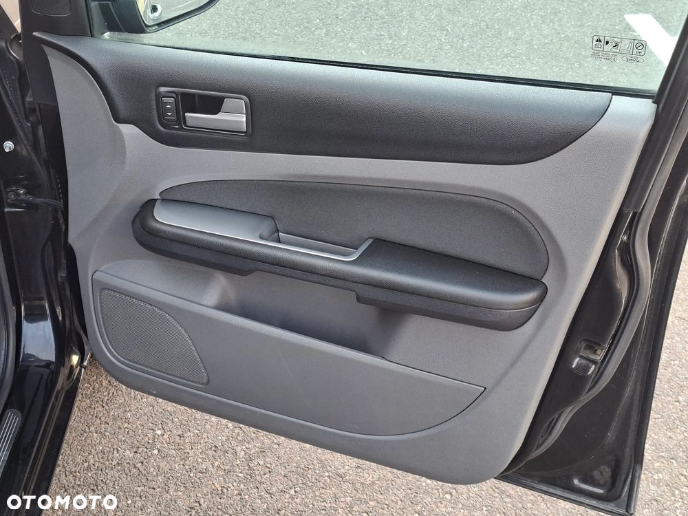 Ford Focus 2.0 16V Titanium - 20