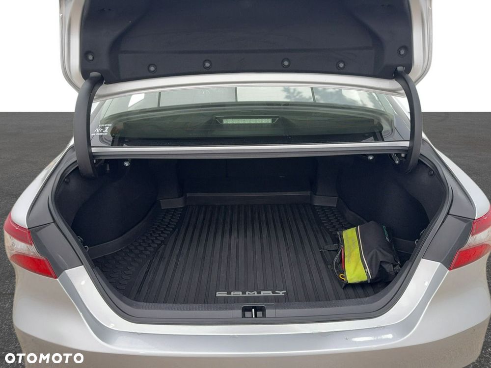 Toyota Camry - 11