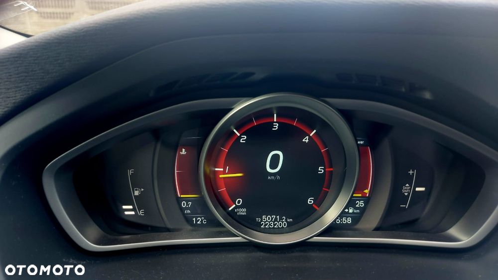 Volvo V40 D4 Momentum - 31