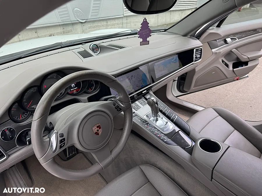 Porsche Panamera 4S PDK - 12