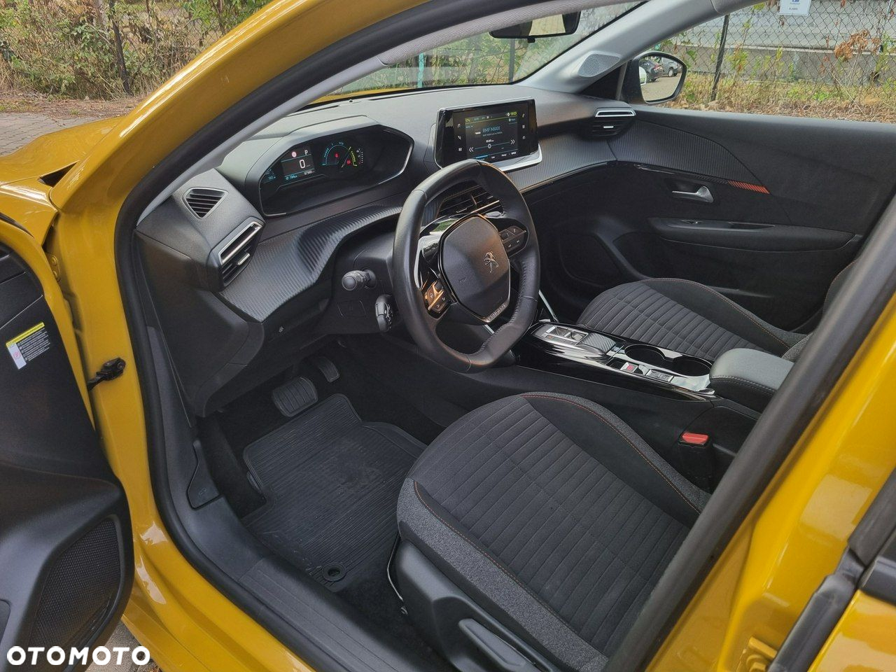 Peugeot 208 - 15