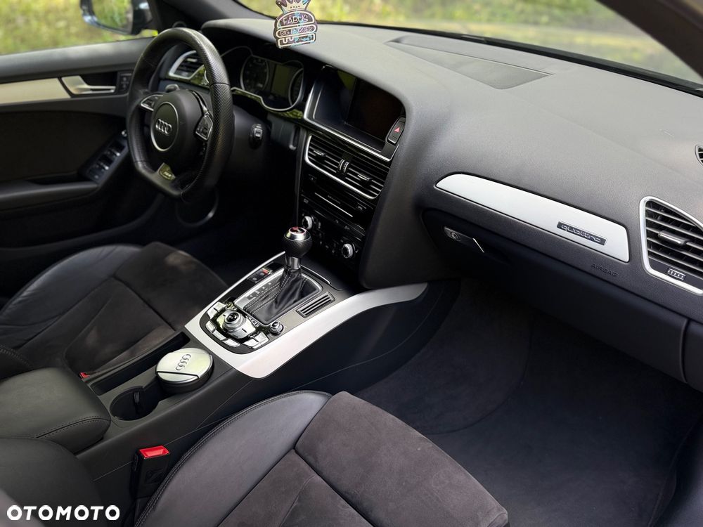 Audi RS4 Avant - 10