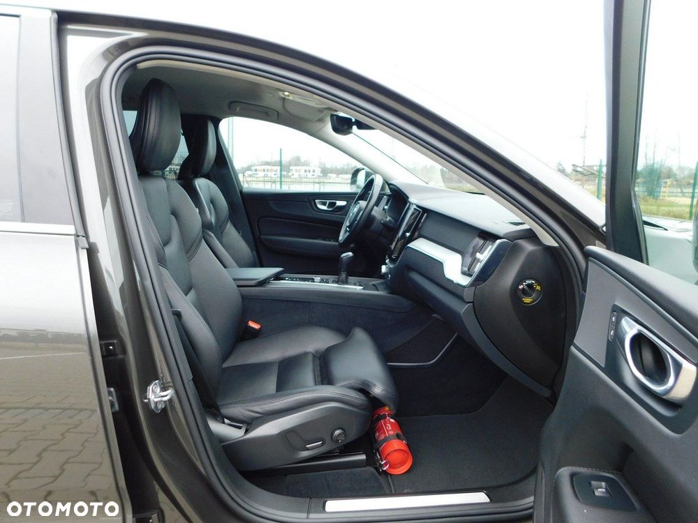 Volvo XC 60 D3 Momentum Pro - 9