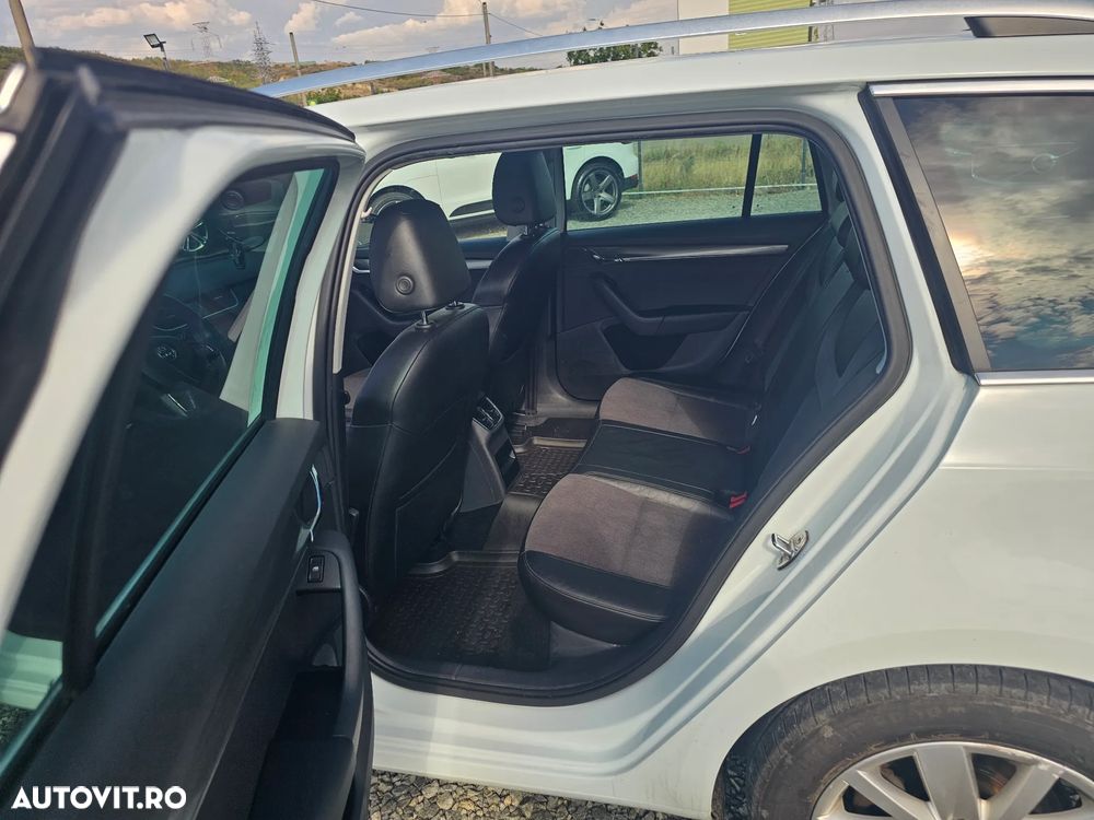 Skoda Octavia 2.0 TDI DSG 4X4 Style - 10