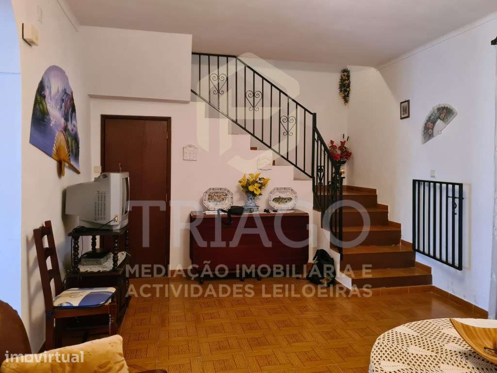 Moradia T4 com 2 Frentes no Centro de Barrancos - Vende se Mobilada - Grande imagem: 5/26