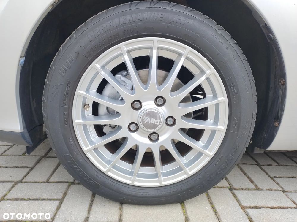Toyota Auris 1.33 VVT-i - 16