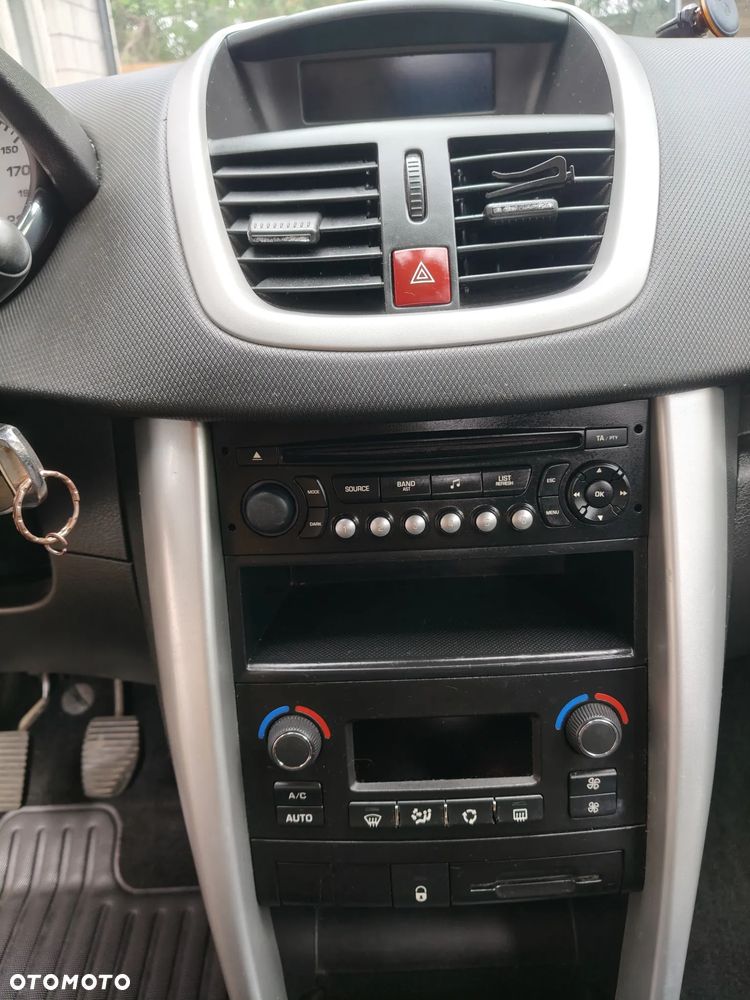 Peugeot 207 - 8