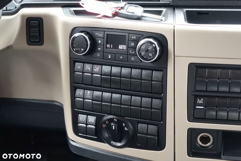 MAN TGX 18.470 4x2 BLS / XLX / STANDARD / EURO 6 / AUTOMAT / RETARDER / KLIMATYZACJA POSTOJOWA / LODÓWKA / 2 ZBIORNIKI - 26