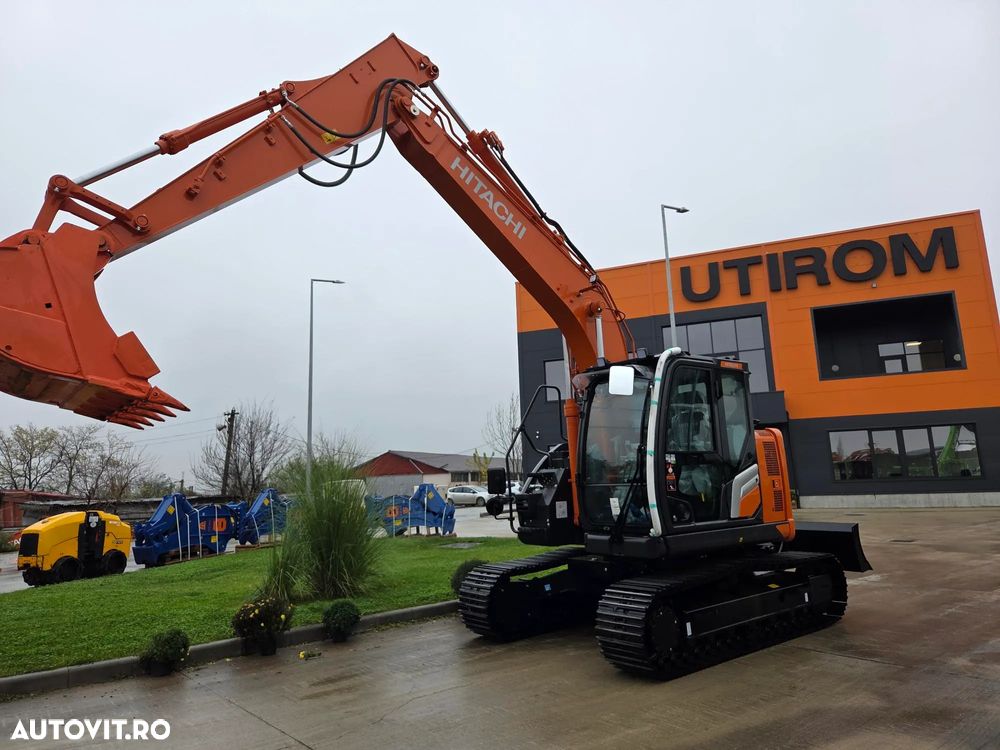 Hitachi ZX135-7, NOU, 2025, COMPACT-rotire gabarit senile, LAMA NIVELARE, Adancime sapaare 6m, Inst picon, camera spate, camere laterale, Consum 6l/h, Masa operationala 16t, Cupa 1,2m latime, Ridica 9t, latime 2,49m, leasing 5 ani ,PROMOTIE 133.900 Eur+Tva - 22