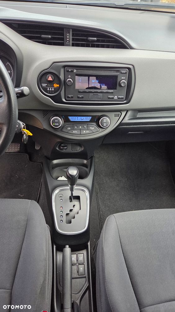 Toyota Yaris Hybrid 100 Active - 13