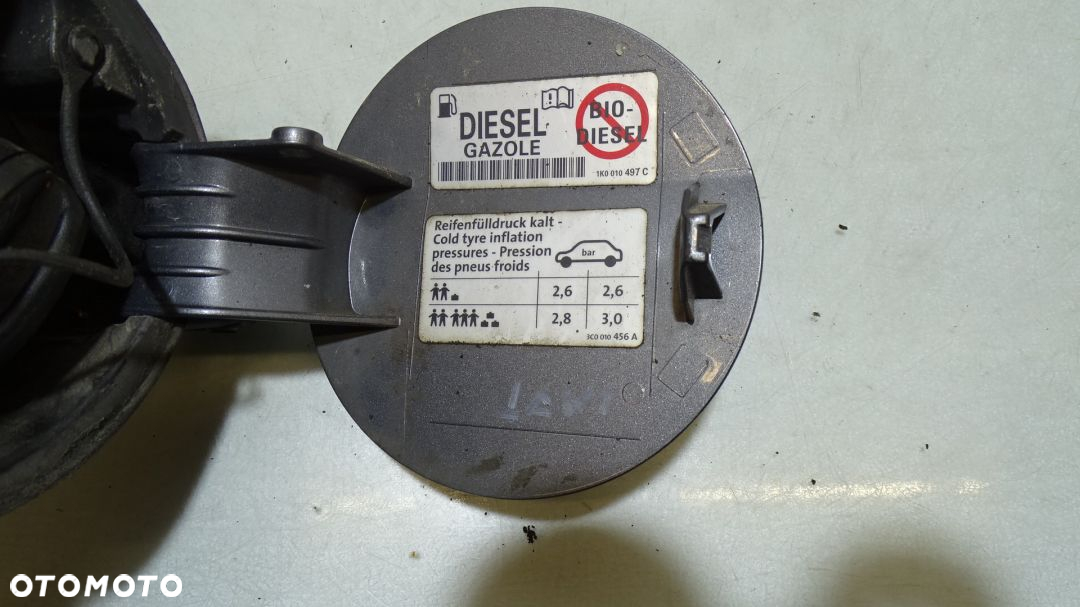 KLAPKA KOREK WLEWU PALIWA VOLKSWAGEN PASSAT B6 2.0TDI 3C9809857 - 6
