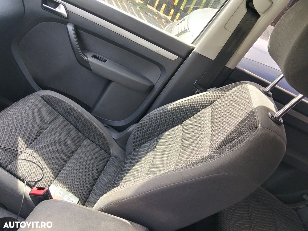 VOLKSWAGEN Touran 2011 — imagine 7