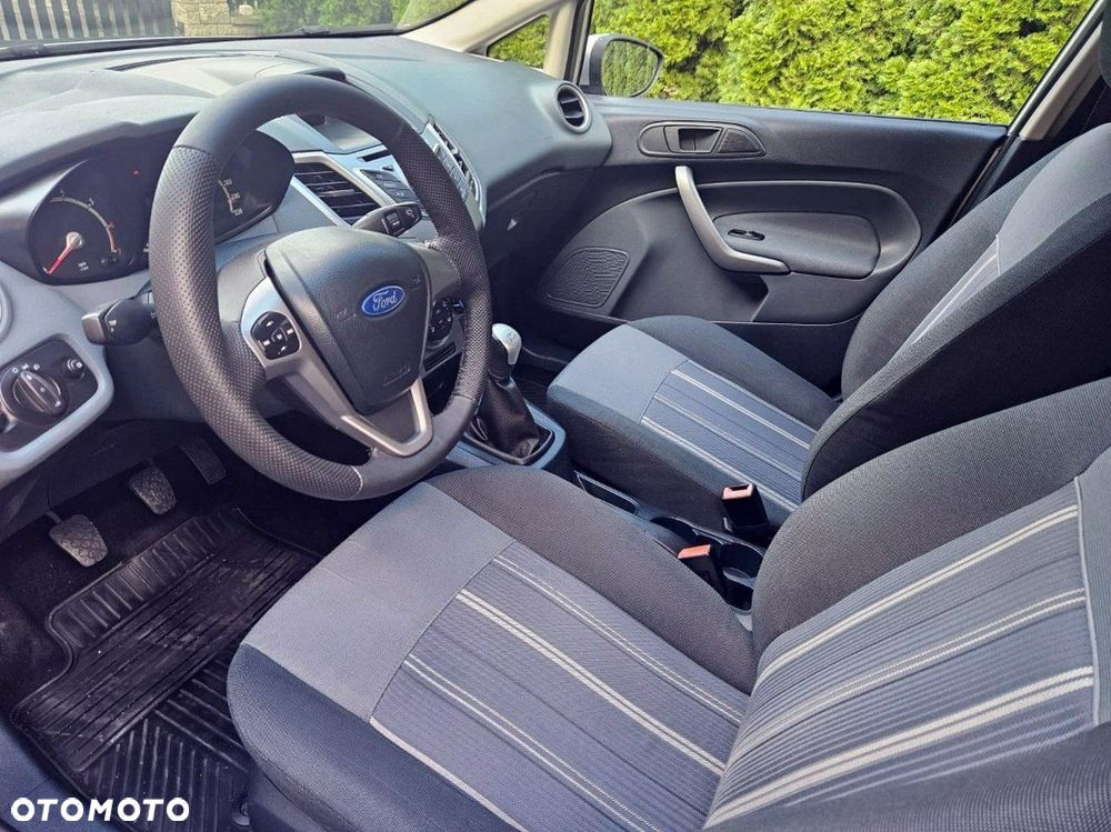 Ford Fiesta - 12
