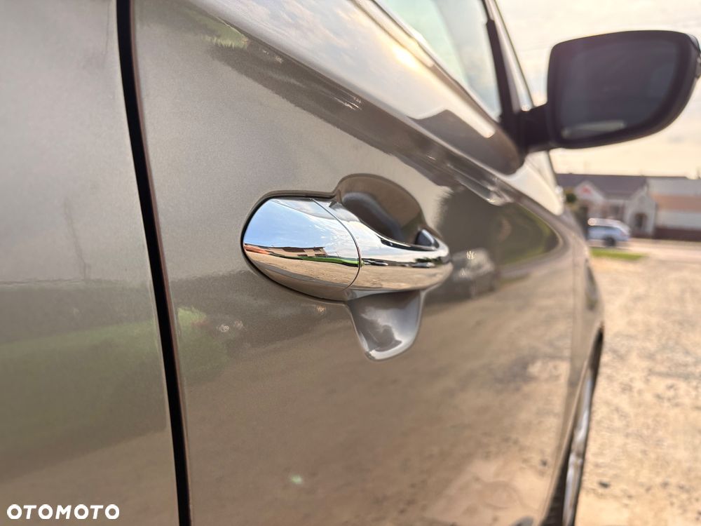 Kia Carens 1.7 CRDi XL 7os - 11