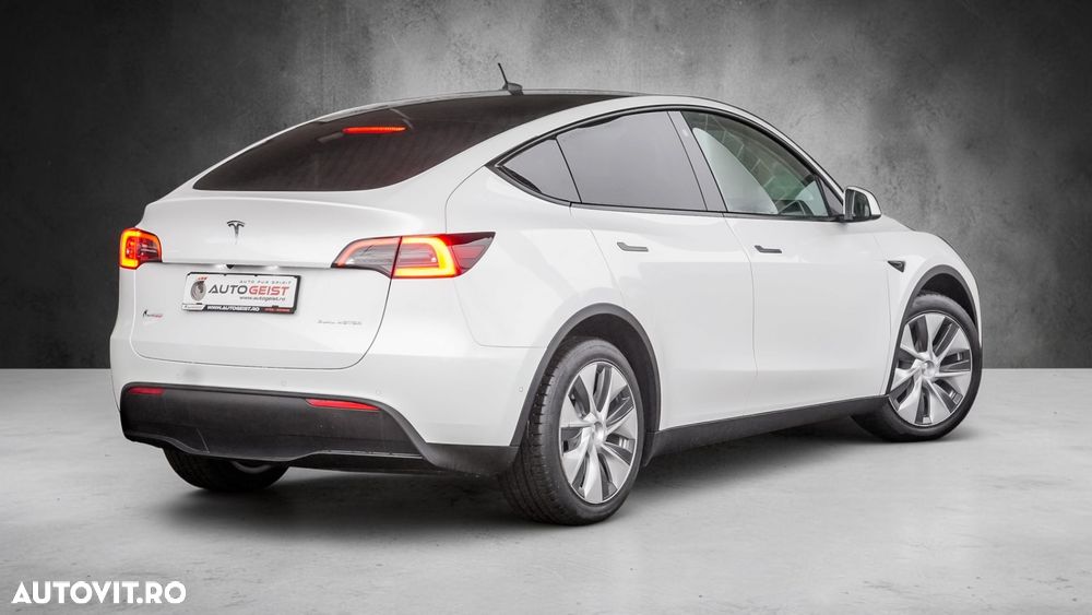 Tesla Model Y Long Range Dual Motor AWD - 6
