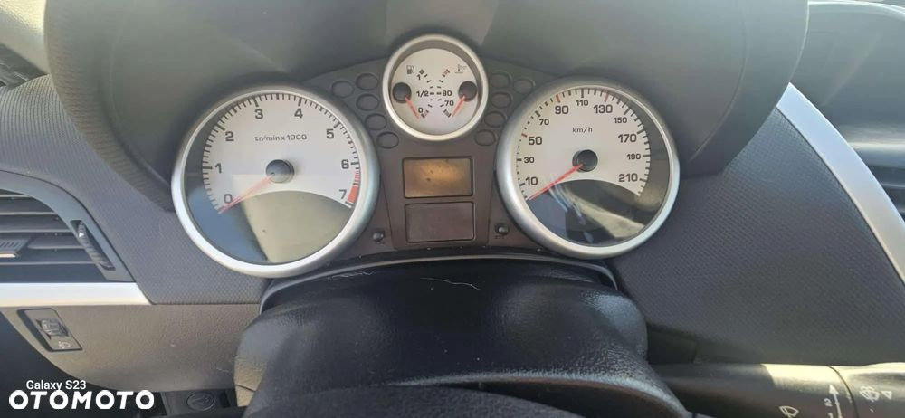 Peugeot 207 1.4 16V Trendy - 10