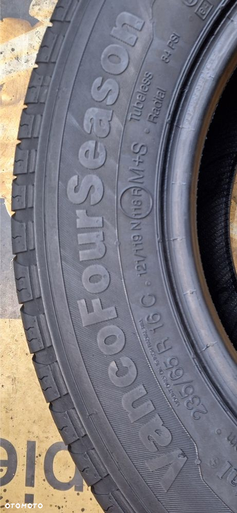 Opoony do Busa 235 65 R 16C 113/116 Continental VancoFourSeason - 8