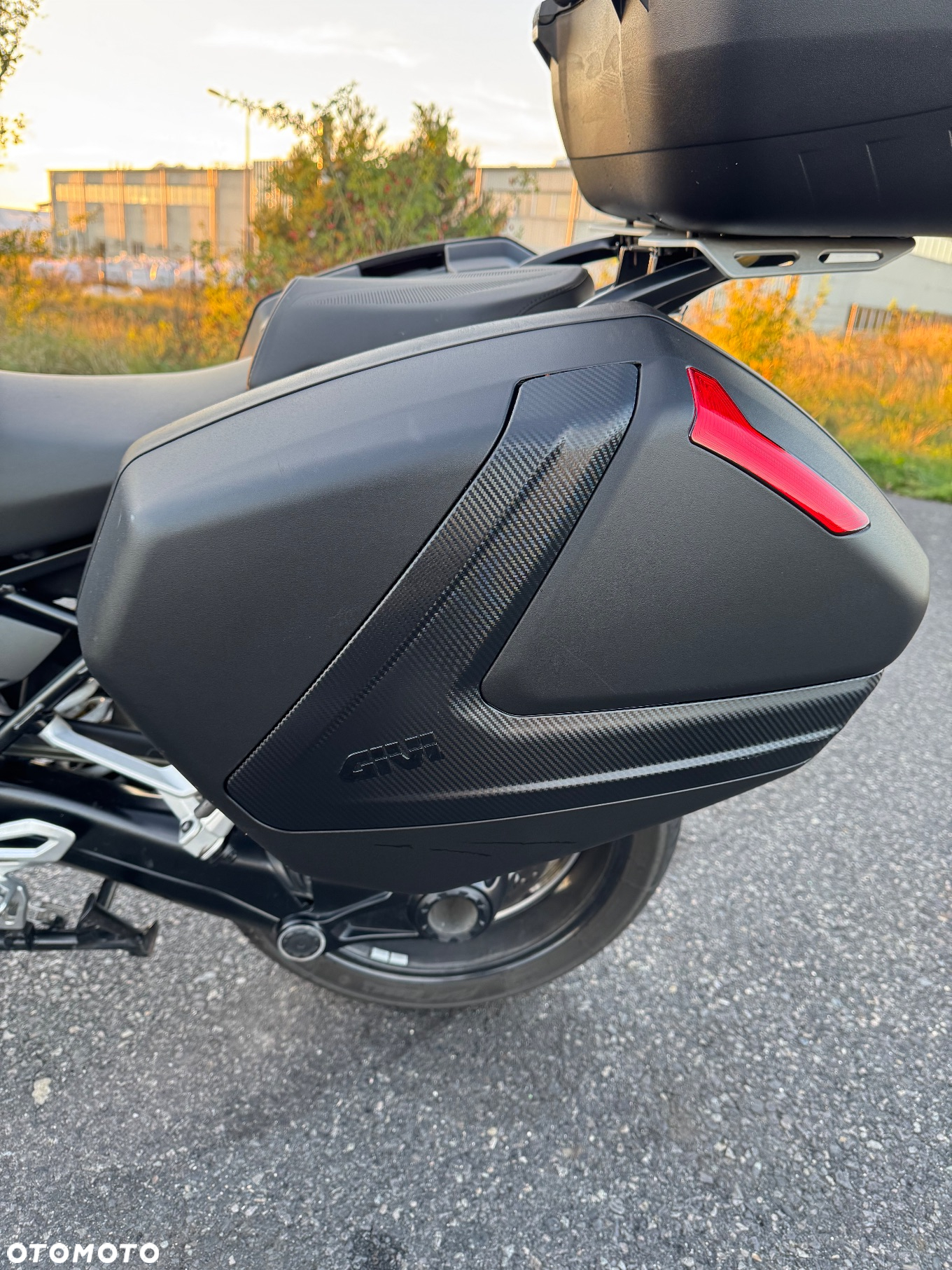 BMW R - 8