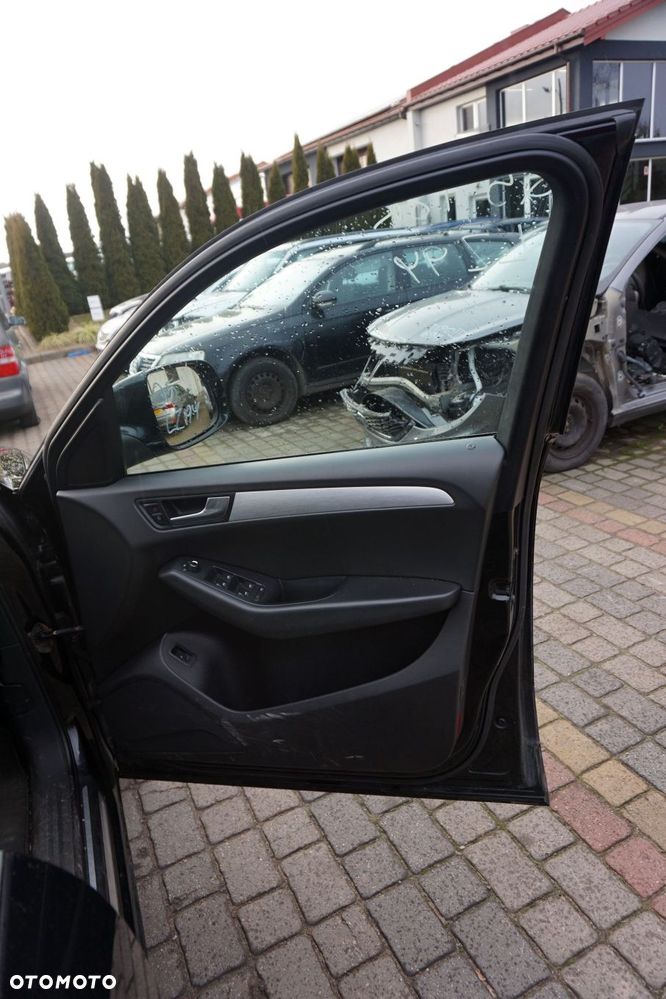 DRZWI PRZEDNIE PRAWE Q5 I 8R LZ9Y  CZARNY AUDI 2008-2012 - 8