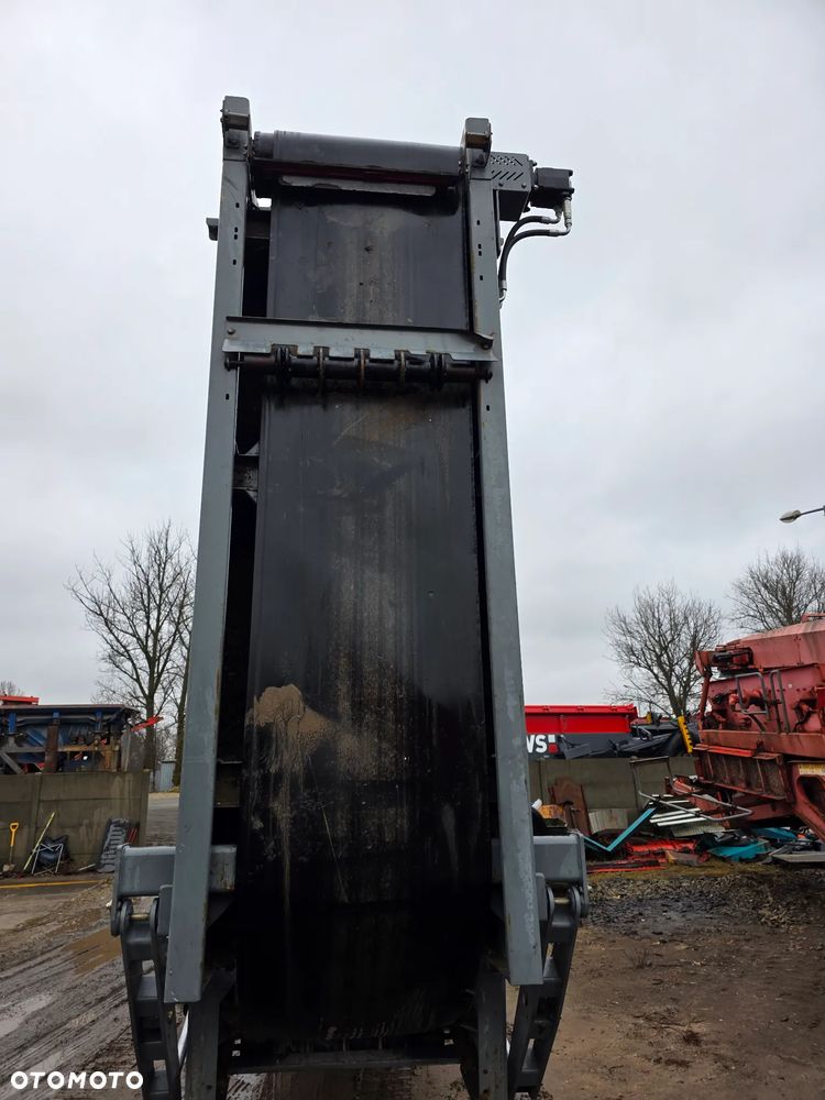 McCloskey Anaconda TR60 Stockpiler - 17