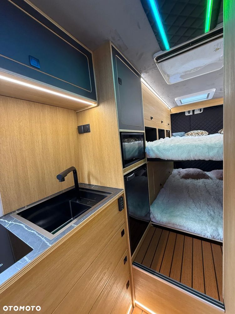 Mercedes-Benz Sprinter - 22
