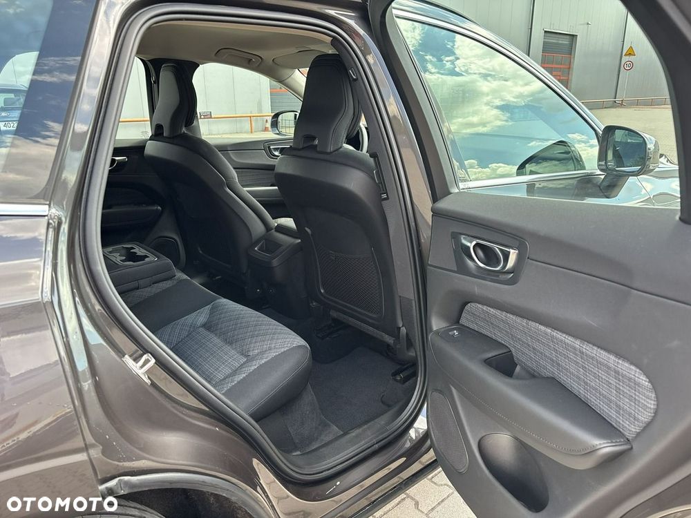 Volvo XC 60 B4 D Momentum Pro - 16