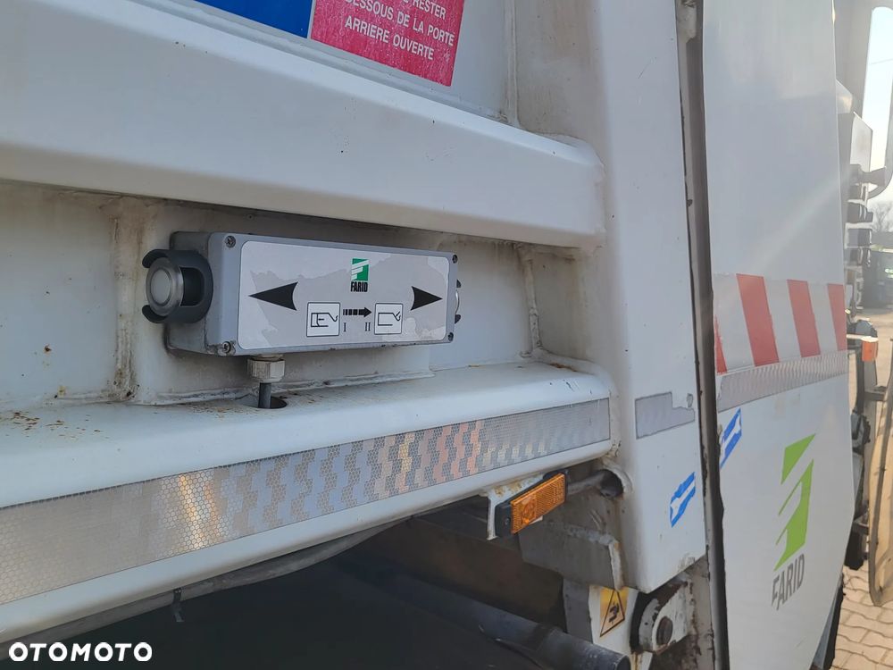 Renault D Wide 19 - 16