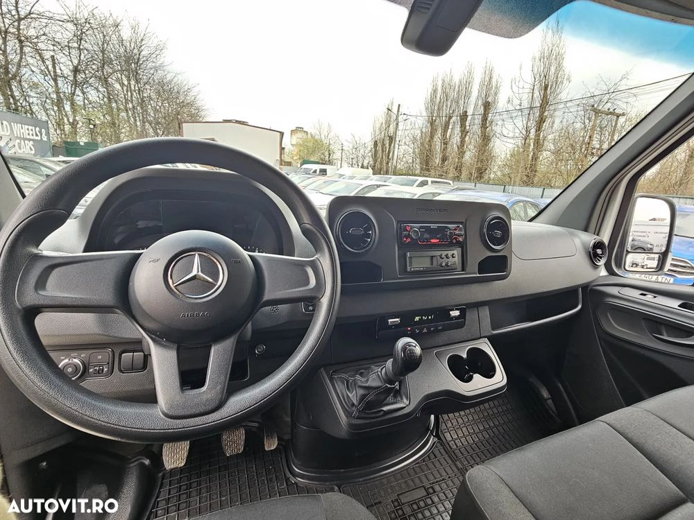 Mercedes-Benz Sprinter - 13