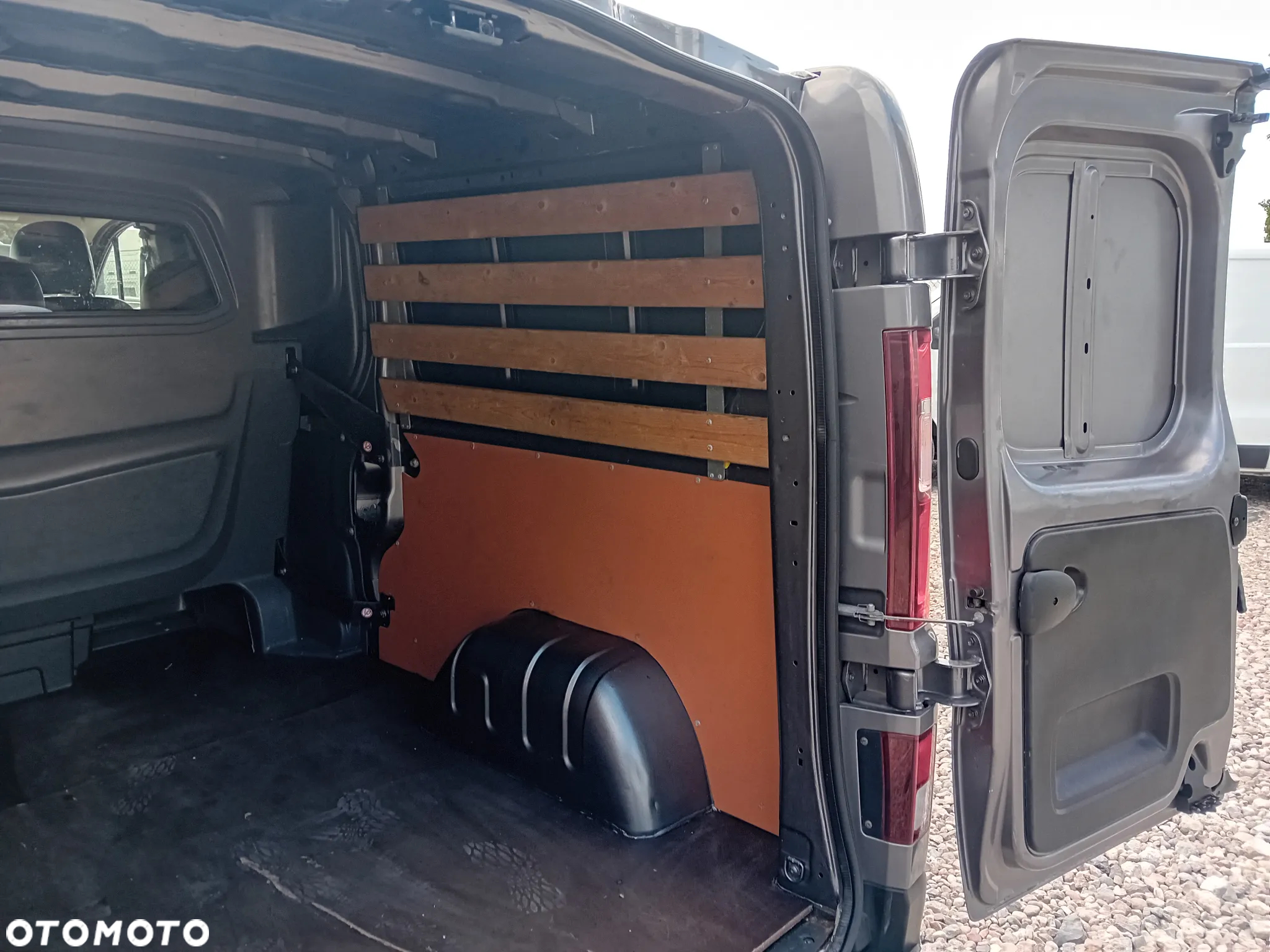Nissan NV300 - 12