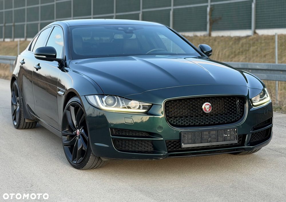 Jaguar XE 2.0 D R-Sport - 22