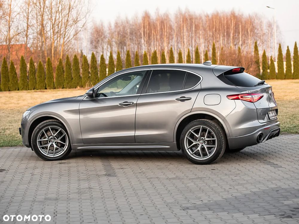 Alfa Romeo Stelvio 2.0 Turbo 16V AT8-Q4 Executive - 14
