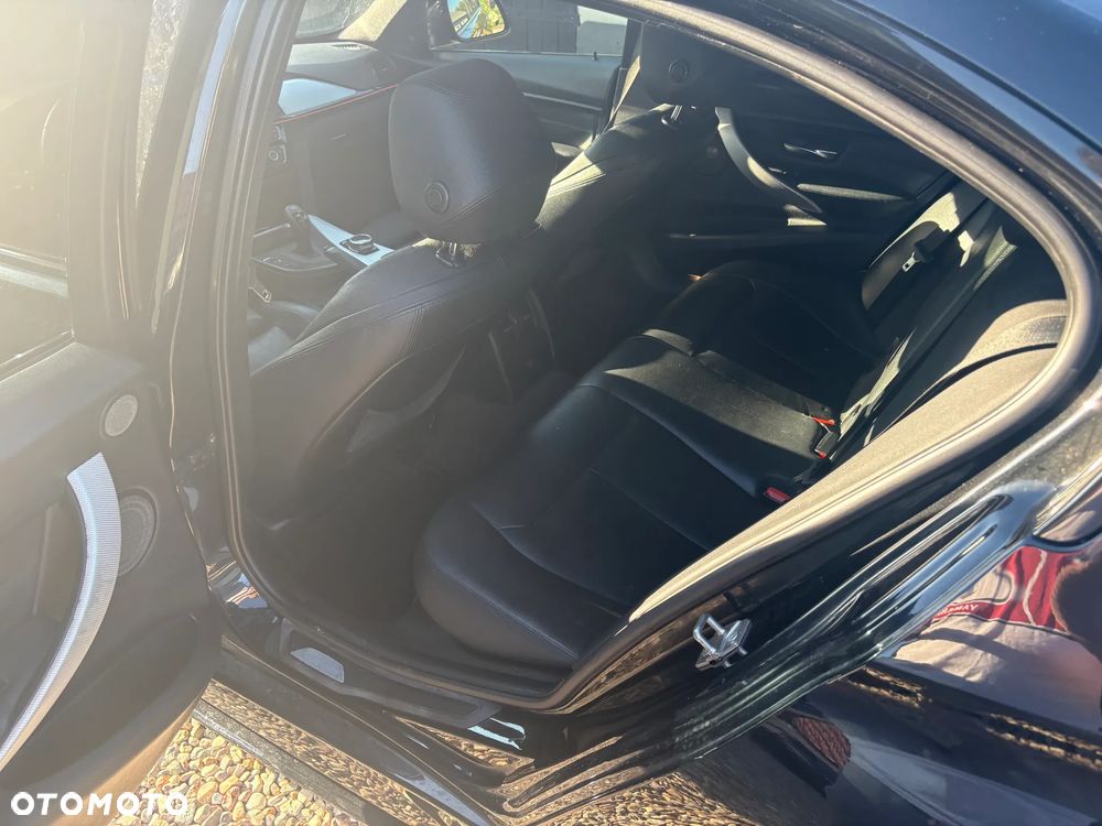 BMW Seria 3 335i Luxury Line - 27
