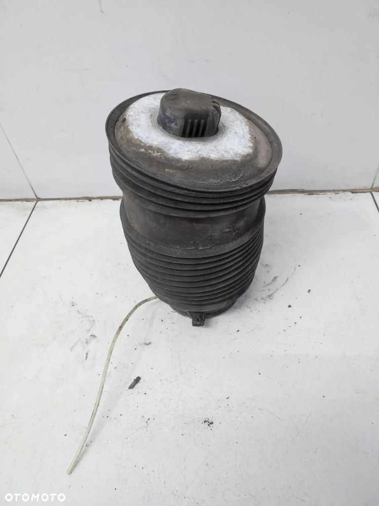 PODUSZKA MIECH ZAWIESZENIA LEWY TYŁ MERCEDES E KLASA W213 213 KOMBI