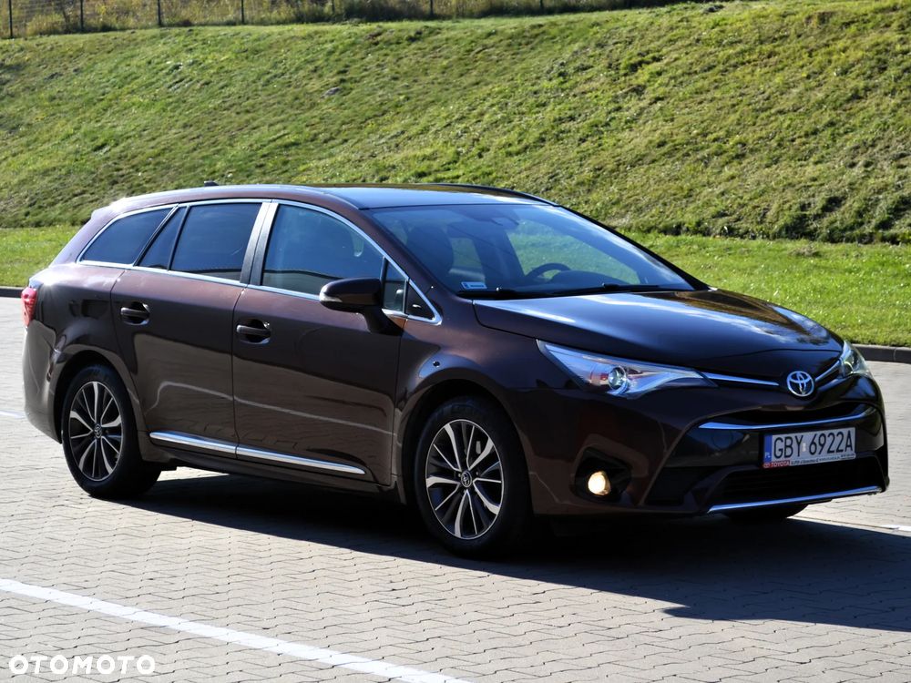 Toyota Avensis Combi 1.8 Executive - 3