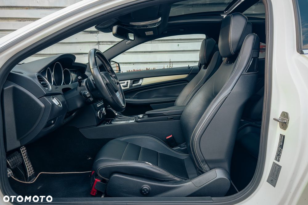Mercedes-Benz Klasa C 250 CGI BlueEff - 22
