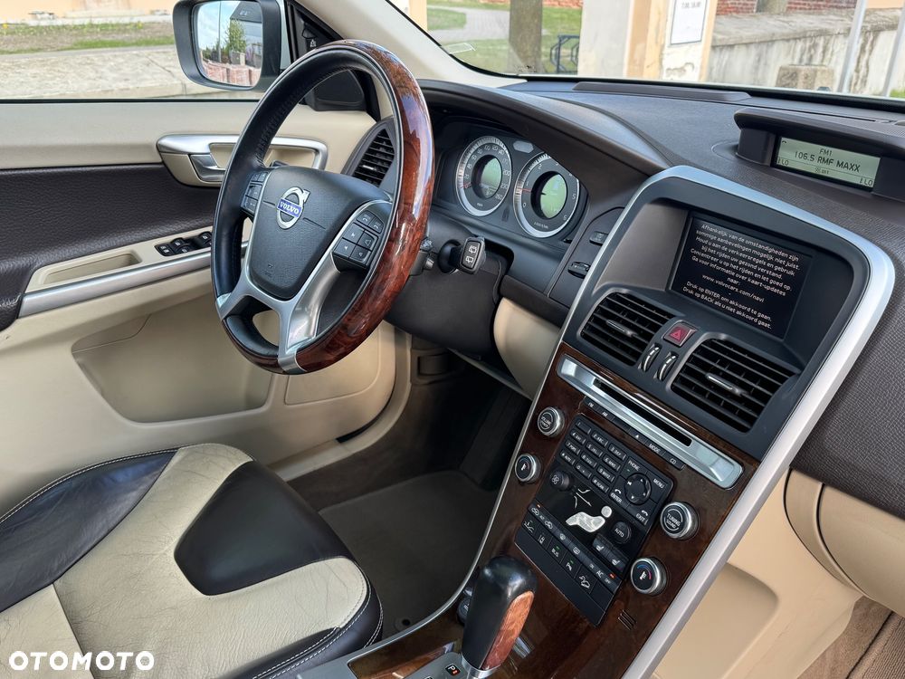 Volvo XC 60 D5 AWD Momentum - 25