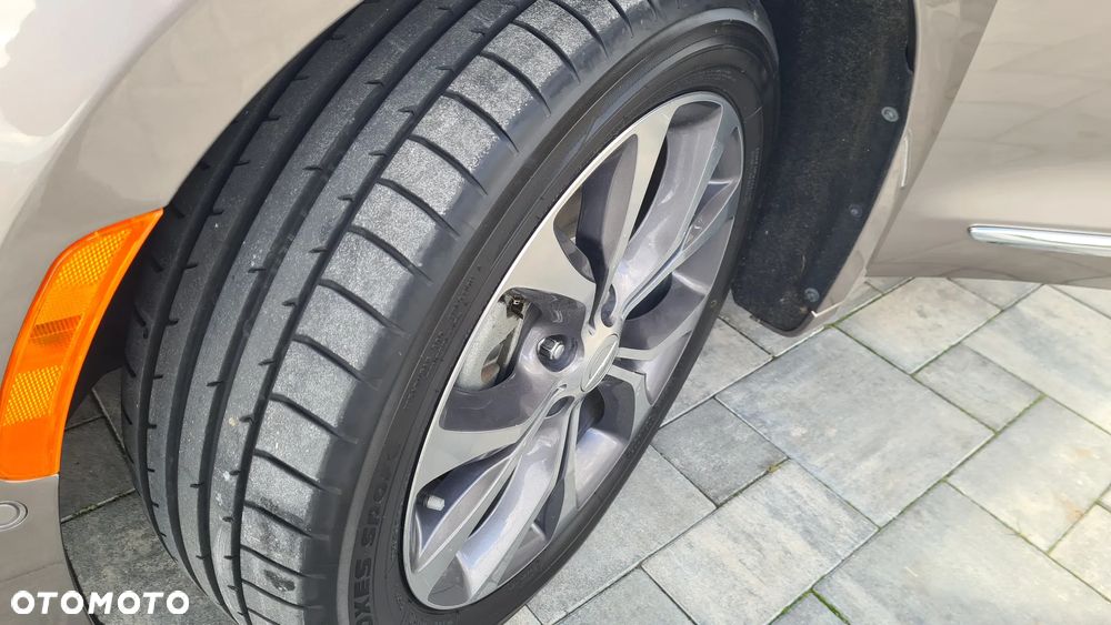 Chrysler Pacifica - 16