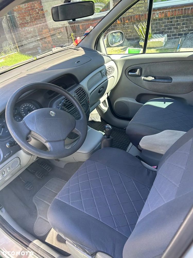 Renault Scenic 1.6 16V Luxe Dynamique - 6