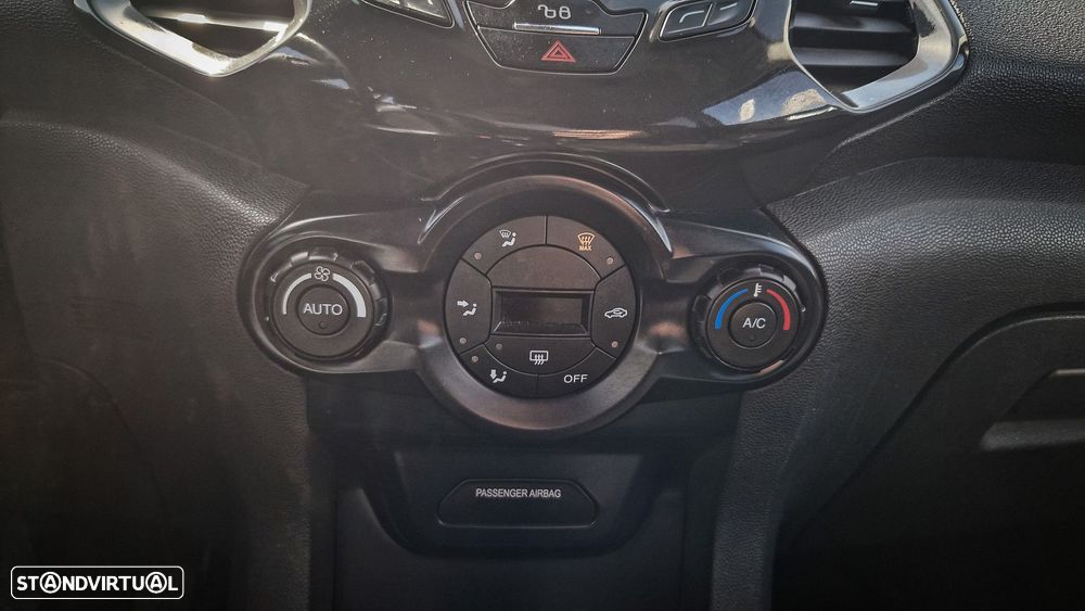 Ford EcoSport 1.0 EcoBoost Titanium - 10