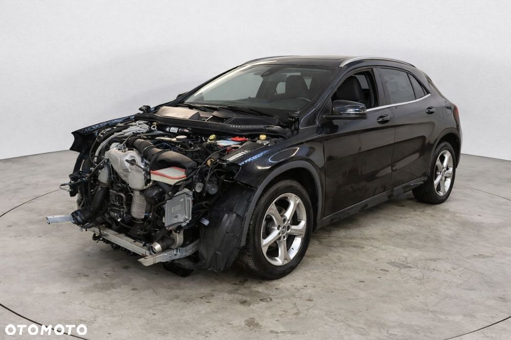 Mercedes-Benz GLA 180 7G-DCT Activity Edition - 4