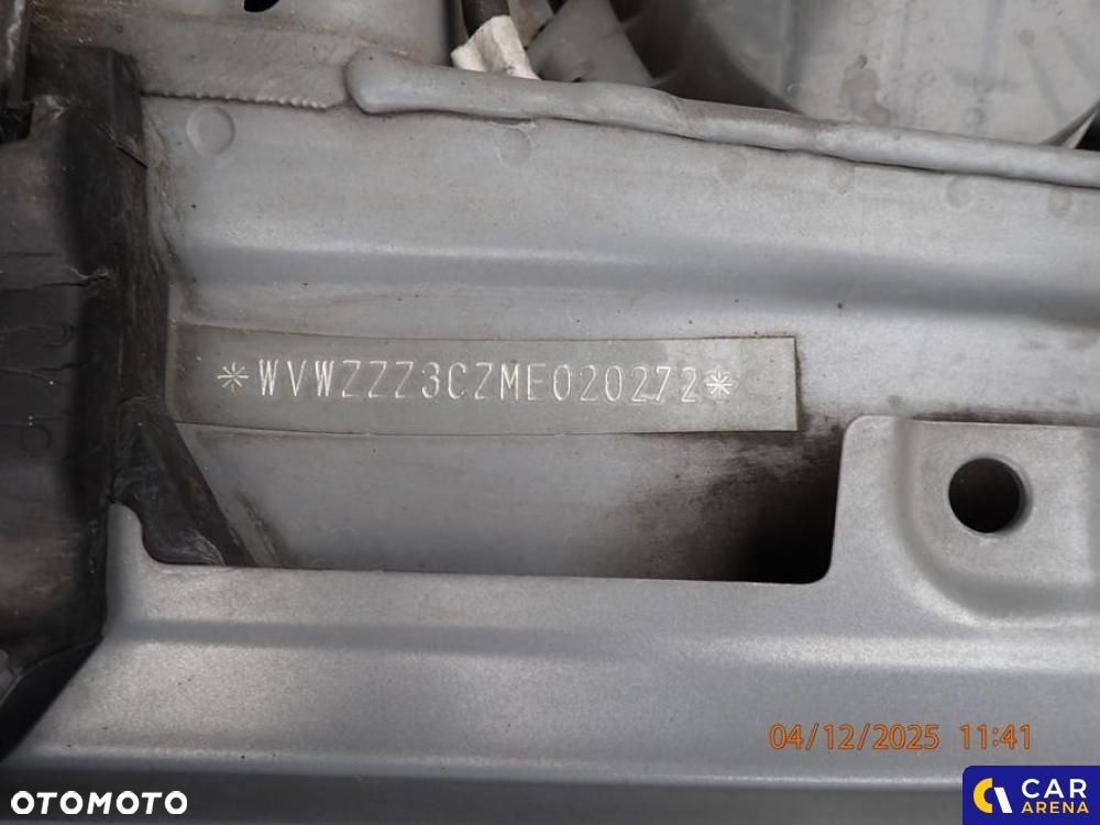 Volkswagen Passat - 11