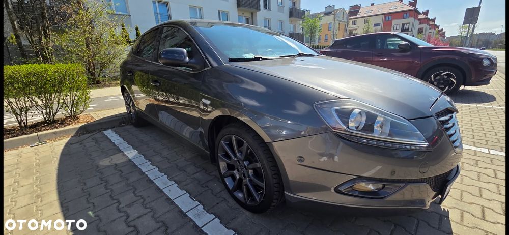 Lancia Delta 1.6 MJ S by Momo - 8