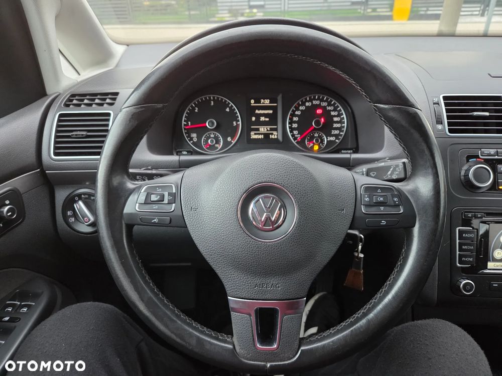 Volkswagen Touran - 22