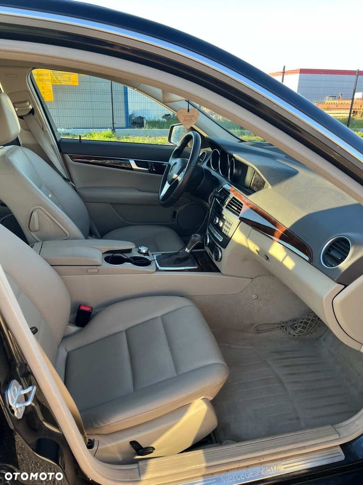 Mercedes-Benz Klasa C 350 (BlueEFFICIENCY) 7G-TRONIC Avantgarde - 13