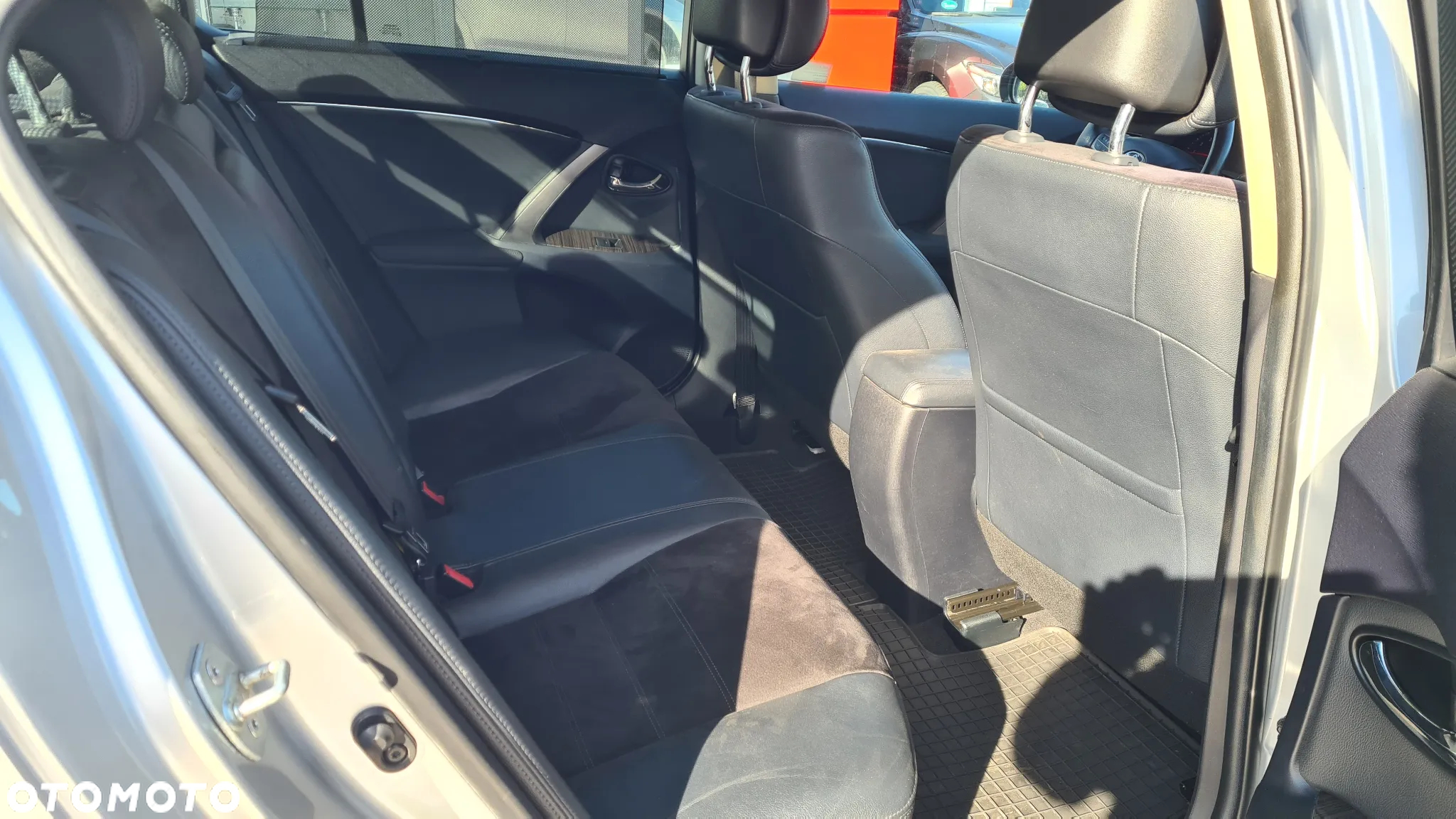 Toyota Avensis - 18