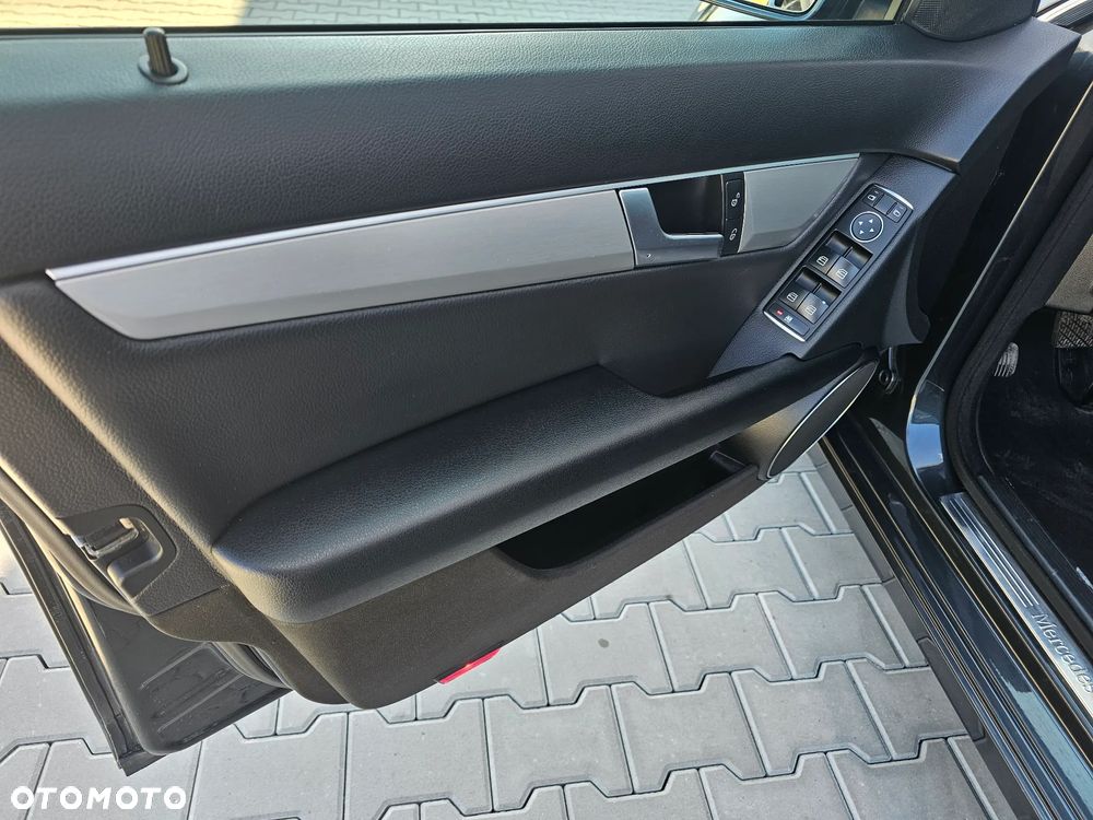 Mercedes-Benz Klasa C 180 CDI 7G-TRONIC Avantgarde Edition - 20
