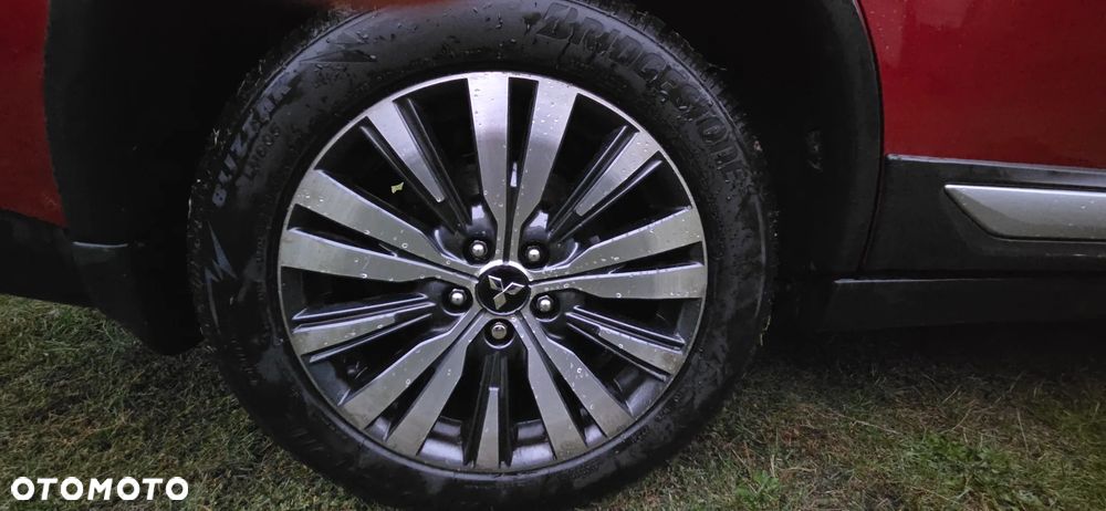 Mitsubishi Outlander - 2